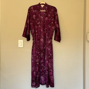 Inner Most 100% Polyester purple robe. Size: L